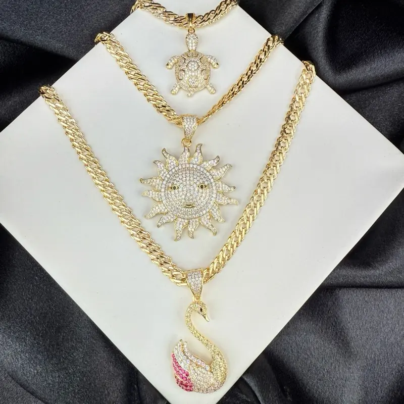 Spanish chain with a pendant of your election, chain is 20 inches long and 6 mm wide