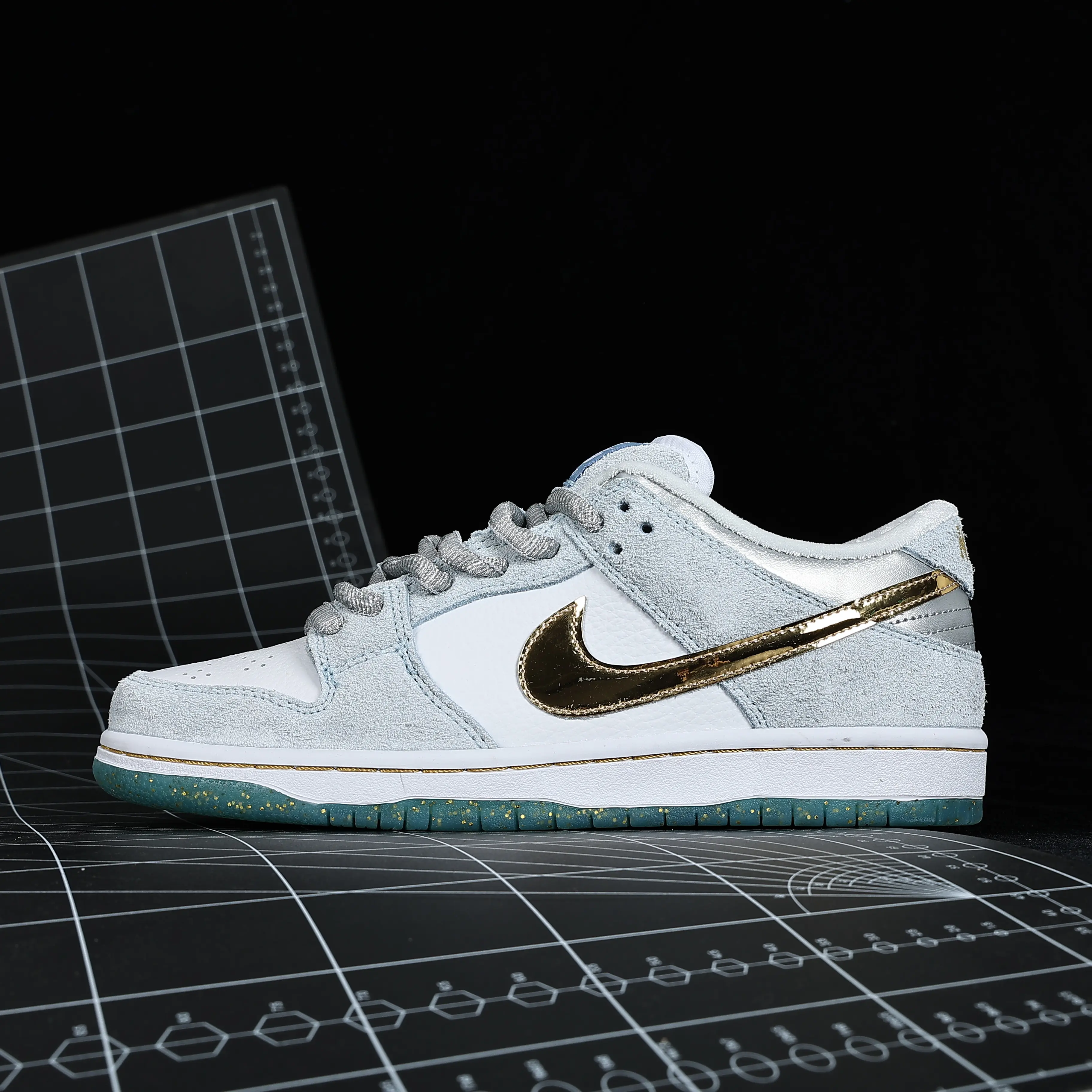 Classic low‑top trainers made of high‑grade suede and leather fabrics, trendy pale‑blue‑white with metallic‑gold vintage colorway, speckled durable rubber outsole, game‑changer for hang‑outs and weekend casual outings.