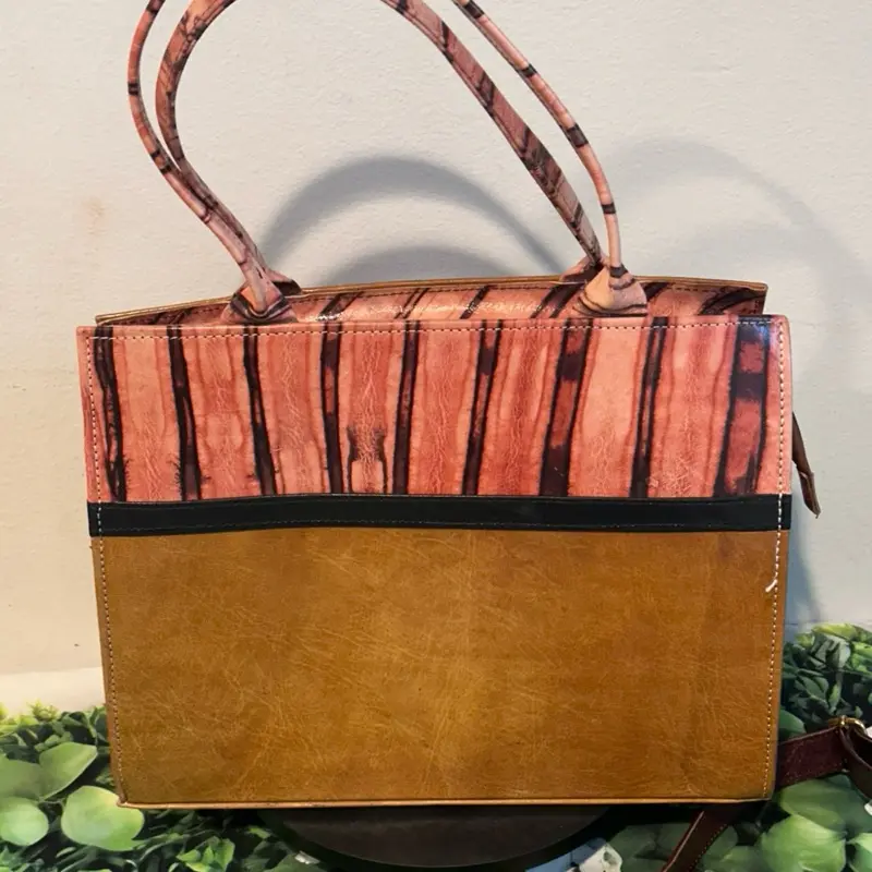 Vintage-Style 100% Leather Saddle Handbag