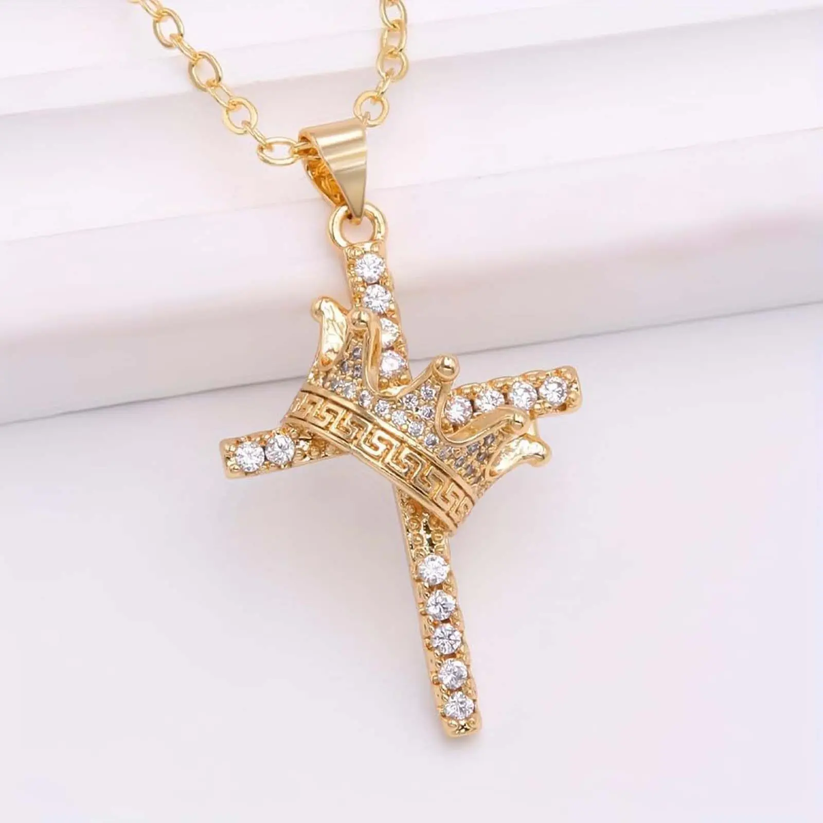 Women's Bold Glitter Cross Shape Fashion Pendant Necklace - Golden/Silver Adjustable Alloy Clavicle Chain with Adjustable Clasp, Statement Crown Zircon Artificial Gemstone Jewelry for Female Daily Wear, Glitter Cross Pendant, Statement Pieces