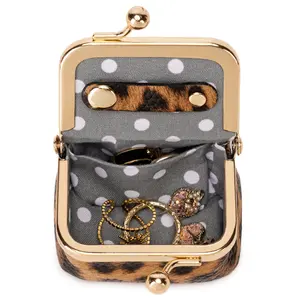Portable retro-style coin purse with clasp, mini travel ring box, travel jewelry box, women's cosmetic storage box, suitable for storing earrings, rings, necklaces, and bracelets