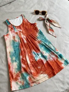 A plus size women's fashionable and artistic tie dye printed vest dress with sleeveless round neck and pleated A-line hem, suitable for summer, beach blowing, strolling in ancient towns, home leisure, going downstairs for a walk, and dating.