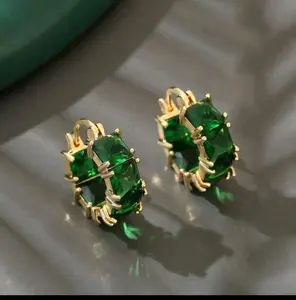 ShaCity Women's Minimalist Fashion Earrings, Green Glass Circle Ear Clip, Unique Design Daily Ear Accessory