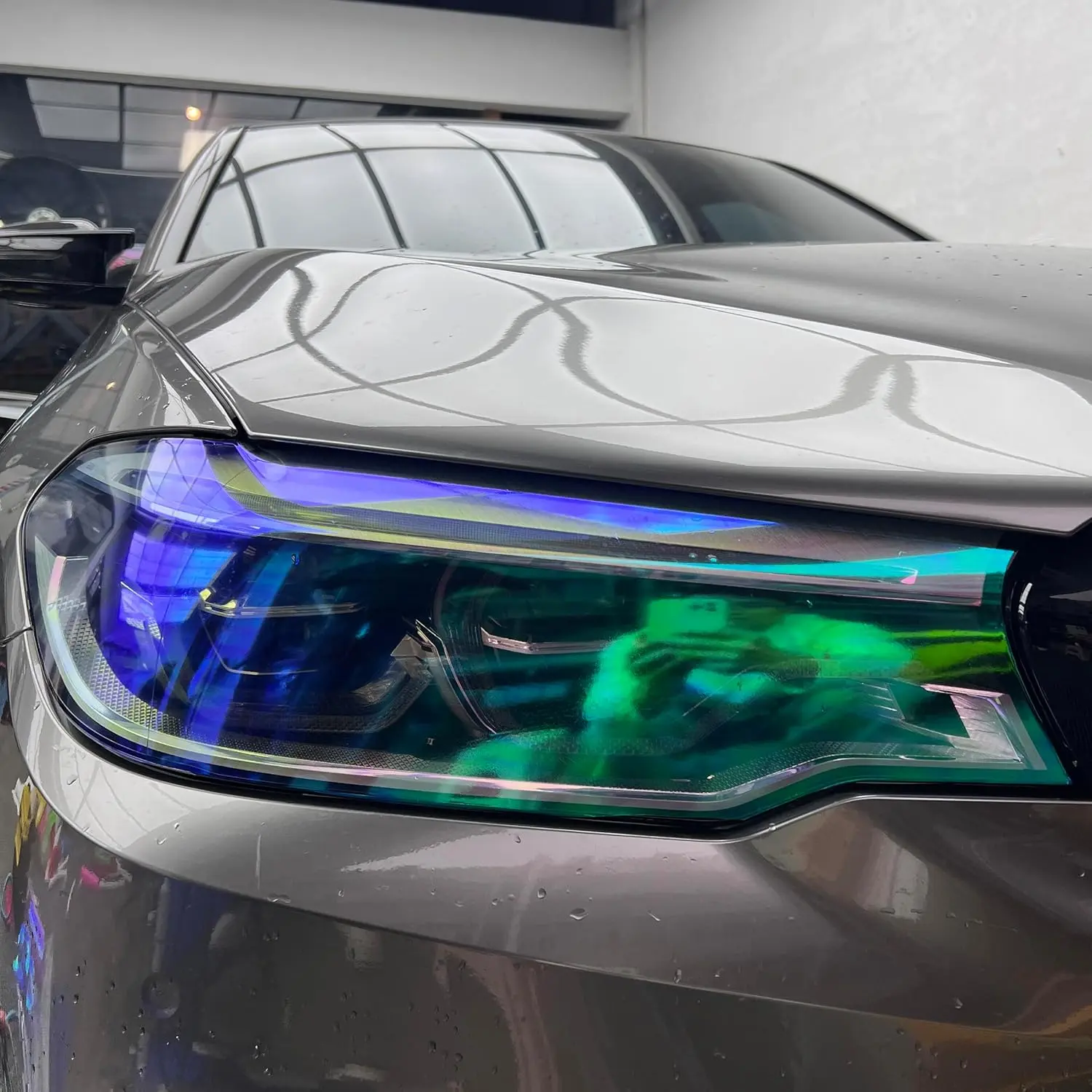 Chameleon Green Headlight Taillight Vinyl Tint Wrap Roll 12 x 48 in | Chrome chameleon finish, with install tools, self-adhesive, highly stretchable, For auto headlight taillight fog light Cover