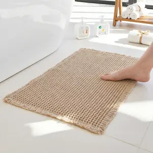 Waffle-patterned bath mat with excellent water absorption, featuring a rubber backing to prevent slipping. This bath mat is machine washable and comes with decorative tassels. door mat rug Non-Slip soft floor mat Pattern Carpet living room absorbent tikto