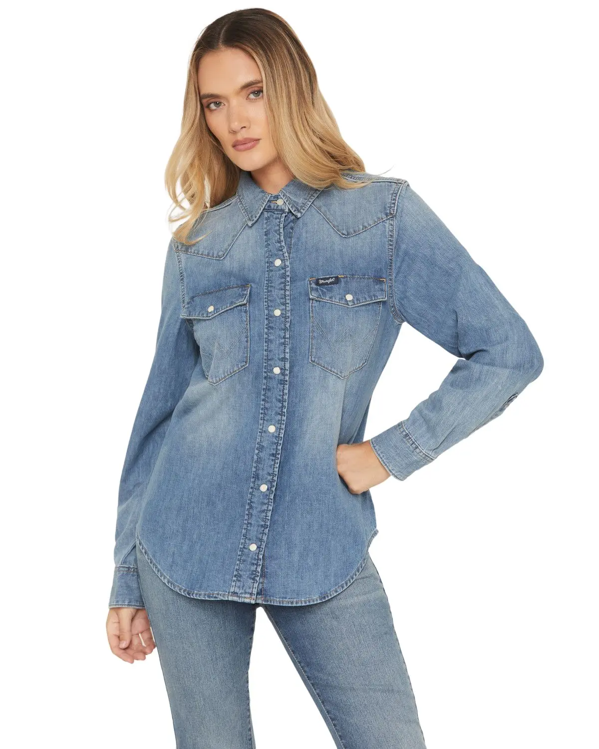 Wrangler Women's Women'S Light Wash Long Sleeve Snap Denim Shirt - 112373748