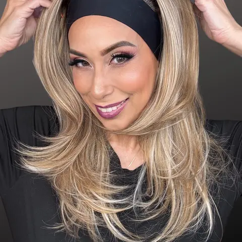MACA BAKA Rynlee Beige Brown Blonde Layered Ombre Highlight Headband Wigs Wear and Go Glueless Low Density 18 Inches Natural Wavy Synthetic Wigs for Women Easy to Wear