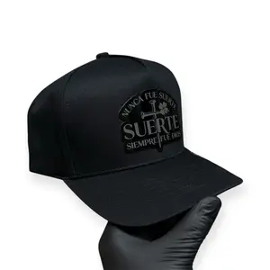 Unisex 5-Panel Embroidered Cotton Snapback Baseball Cap - "Nunca Fue Suerte" Luck Print, Red Under Visor, Adjustable Fit, High-Quality Black Hat for Daily Outings, Casual Gatherings