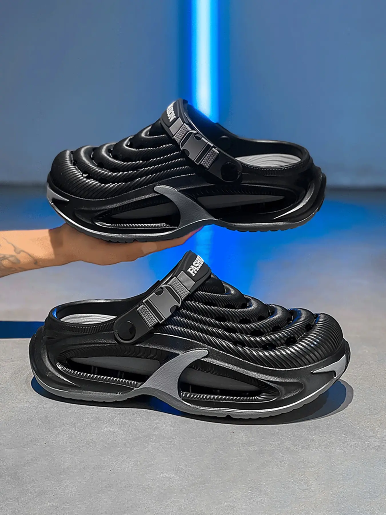 Summer New Men's Hole Shoes Trendy Versatile Soft Bottom Non-Slip Bath Outdoor Beach Slippers Home Sandals Footwear Anti Slip Slippers Non Slip Slides