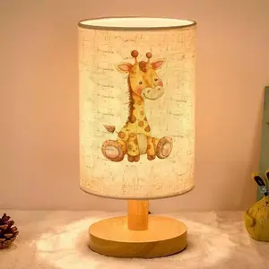 This ambient table lamp features a watercolor print of a cartoon giraffe. Powered by USB, it's suitable for bedroom and living room décor and makes an excellent gift for family and friends during Valentine's Day, Christmas