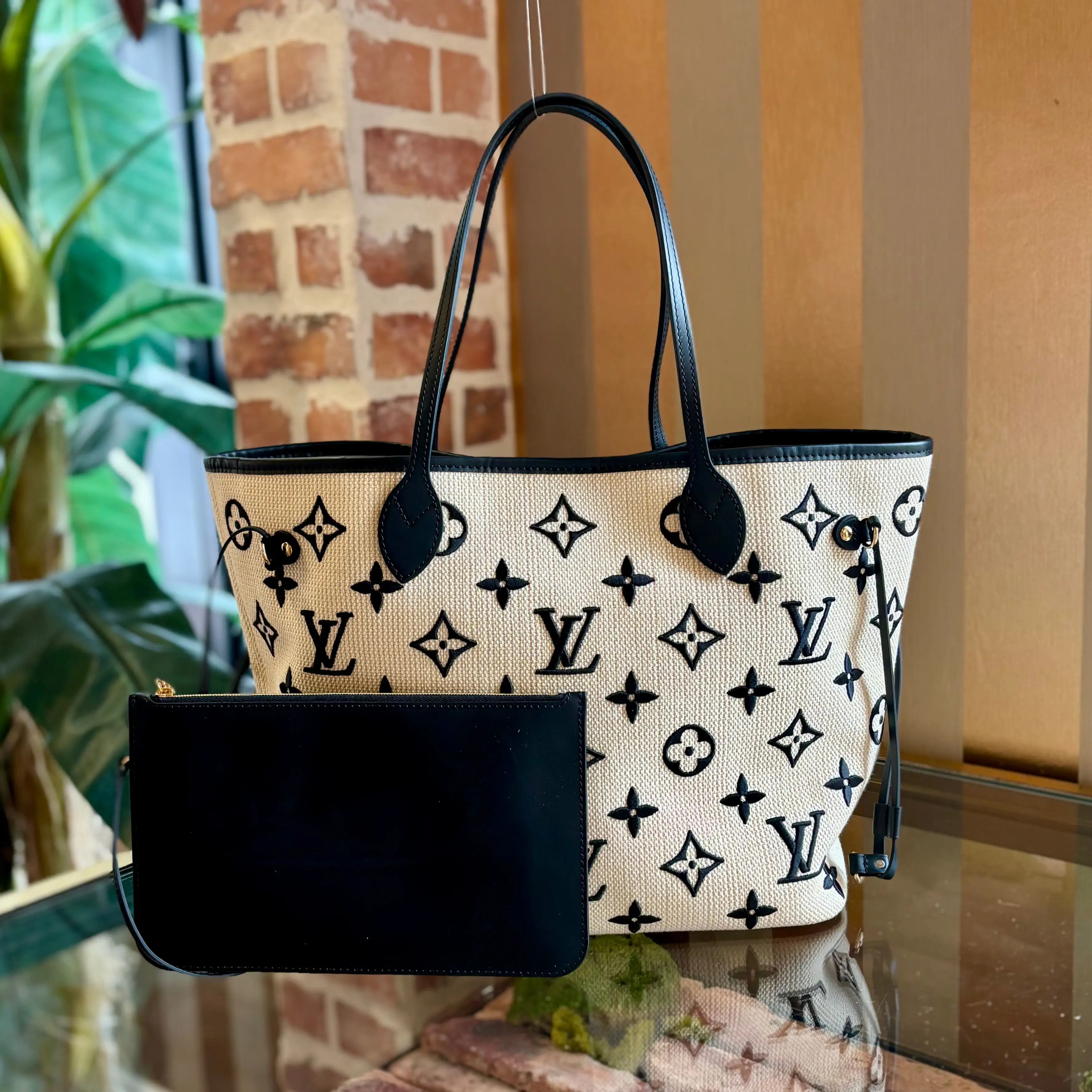 Pre-owned Louis Vuitton canvas Shoulder Bags By The Pool Raffia Neverfull MM