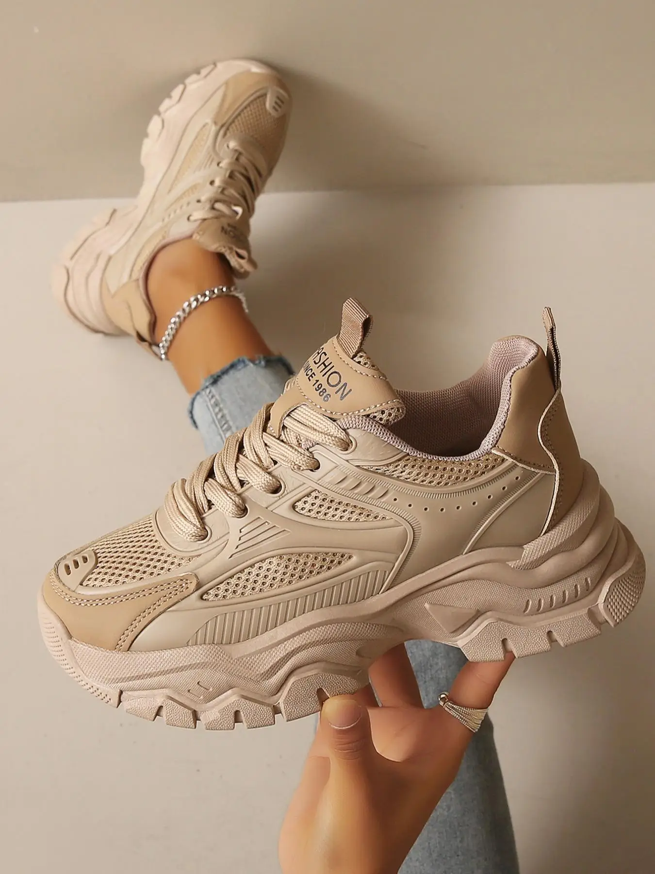 Women's Lace-Up Low-Top Chunky Sneakers, Lightweight & Breathable Design, Perfect for Daily Wear, Outdoor Activities, and Fall