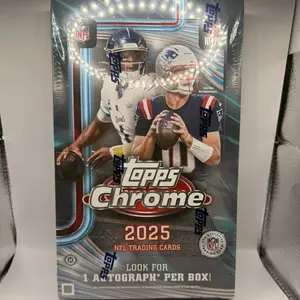 TOPPS CHROME HOBBY BOX (OFFICIALLY LICENSED)
