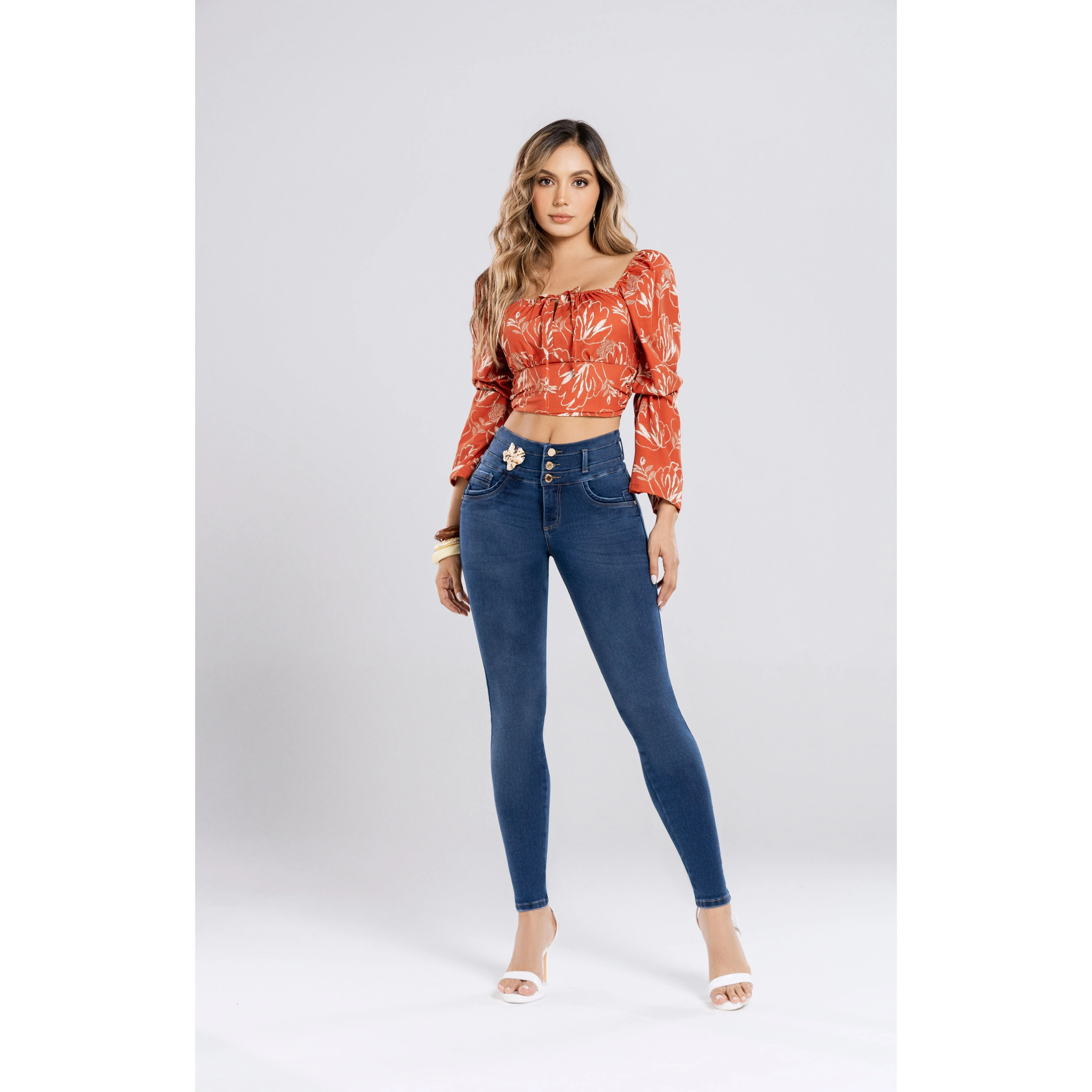 Colombian Skinny Jeans Ref. 1693 – High Waist Peach Skin Satin Stretch Denim with Luxury Hardware