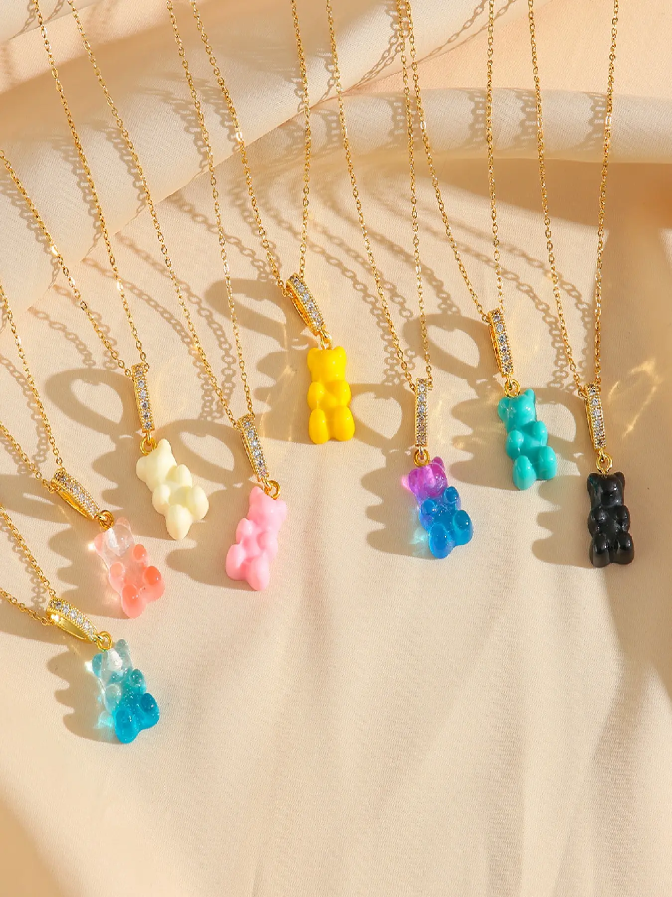 Fashion Cute Colorful Bear Pendant Choker Necklace, Full Rhinestone Unique Style for Women, Trendy Jewelry for Everyday Wear