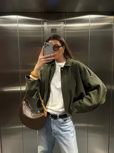 Women's short military green suede flight jacket, loose bomber jacket, casual long-sleeved zip-up top, loose short baseball jacket, dropped shoulder design, loose autumn and winter style, artificial leather fabric