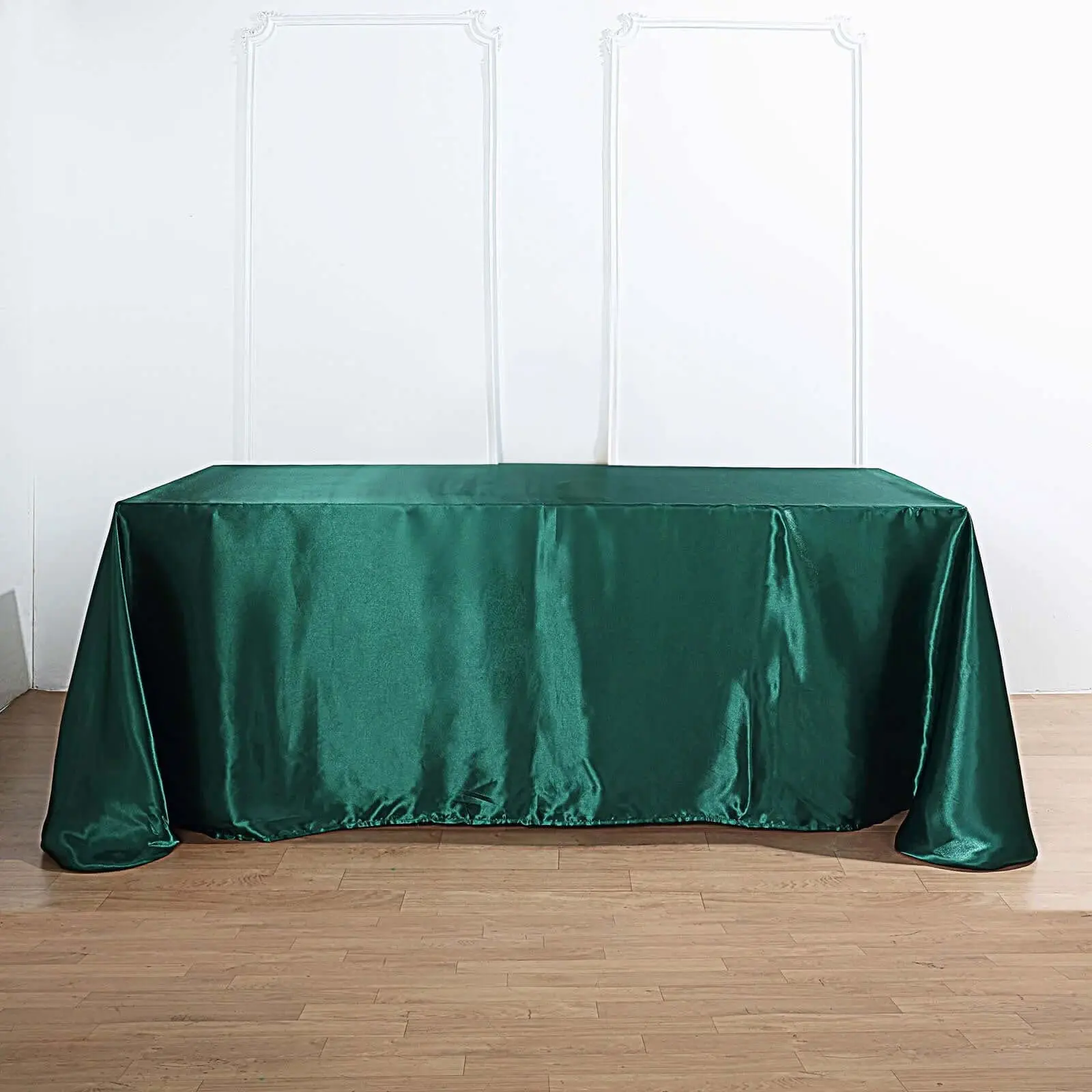 Seamless Satin Rectangle Tablecloth - 90"x132" Hunter Emerald Green, Machine-Washable All-Seasons Table Cover, Ideal for Birthday Party Supplies, Decor for Weddings