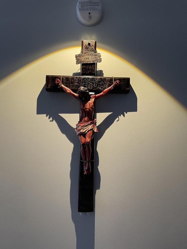 Fr.Chi-Cert Handcrafted Realistic Crucifix Christ in Resin Religious Ornament for Home Decoration Wall Art Decor