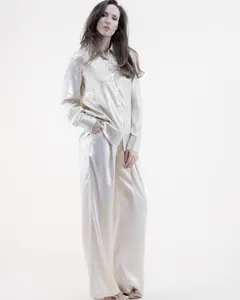 Two-Piece Set Silver Crushed Velvet Loungewear – Luxurious Women's Outfit Pajama Nightwear