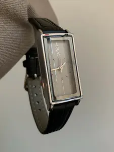 Women’s Quartz Watch Rectangle Shape Stainless Steel Strap Elegant Design Perfect Gift for Her Daily Wear Accurate Timekeeping