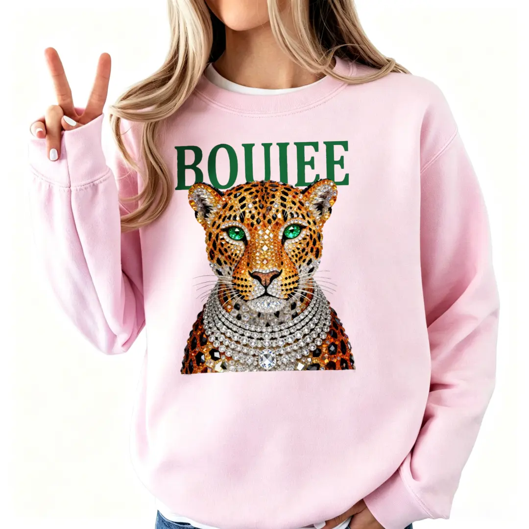 Gildan Boujee Leopard Sweatshirt Womens Light Pink Crewneck Pullover Preppy Animal Graphic Print Aesthetic Oversized Streetwear Cute Soft Girl Y2K Top Cozy Fleecy Long Sleeve Casual Fall Outfit Gift for Her