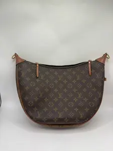Pre-owned Louis Vuitton Loop Hobo Bag – “Large Moon / Bean” Style – Chip Embedded Model – Size 38 × 26 × 10 cm – Excellent Condition (98% New) – Missing Dust Bag