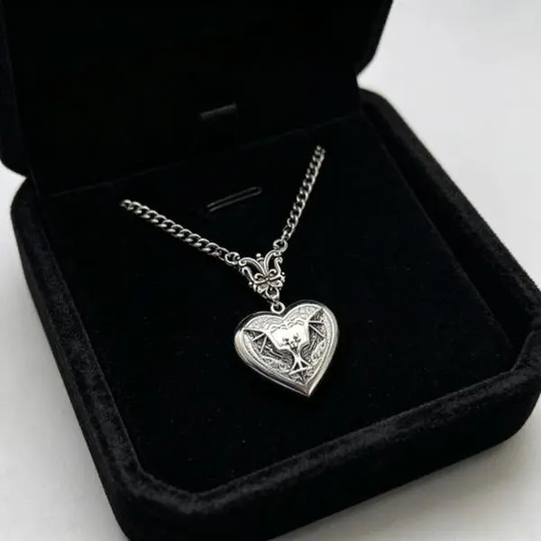 Gothic Bat Heart Locket Accessory Necklace, Silver-Plated Shine Decorative Photo Pendant, Dark Goth Charm Goth Gift Ready Party Jewelry for Women Valentine Present