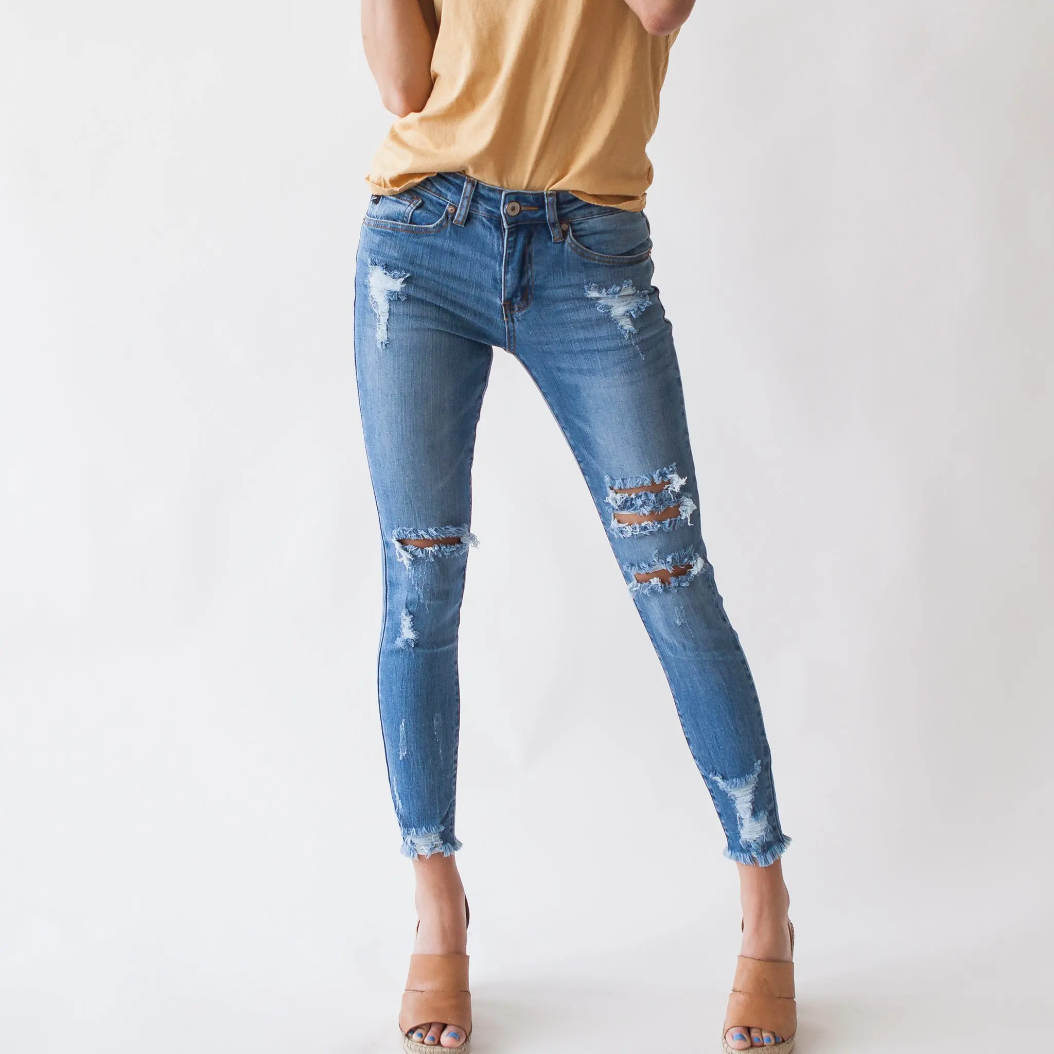 Hold The Drama Kancan Medium Wash Distressed Skinny