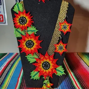 Collar de arte huchiol