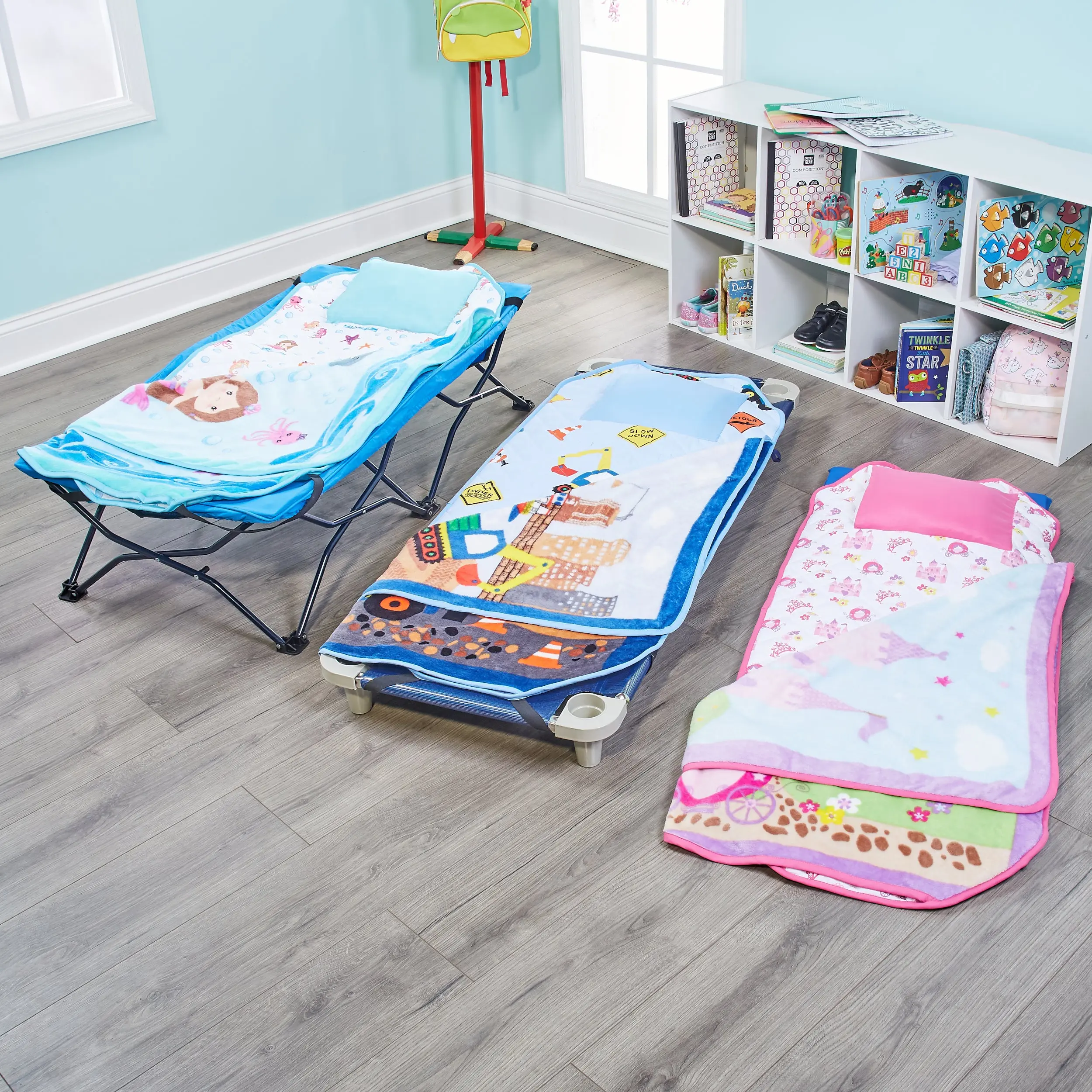 EVERYDAY KIDS Cute Preschooler and Toddler Cot Nap Mat for Home, Daycare, Preschool and Kindergarten; Easy to Roll Sleeping Mat with Elastic Straps, Pillow and Blanket