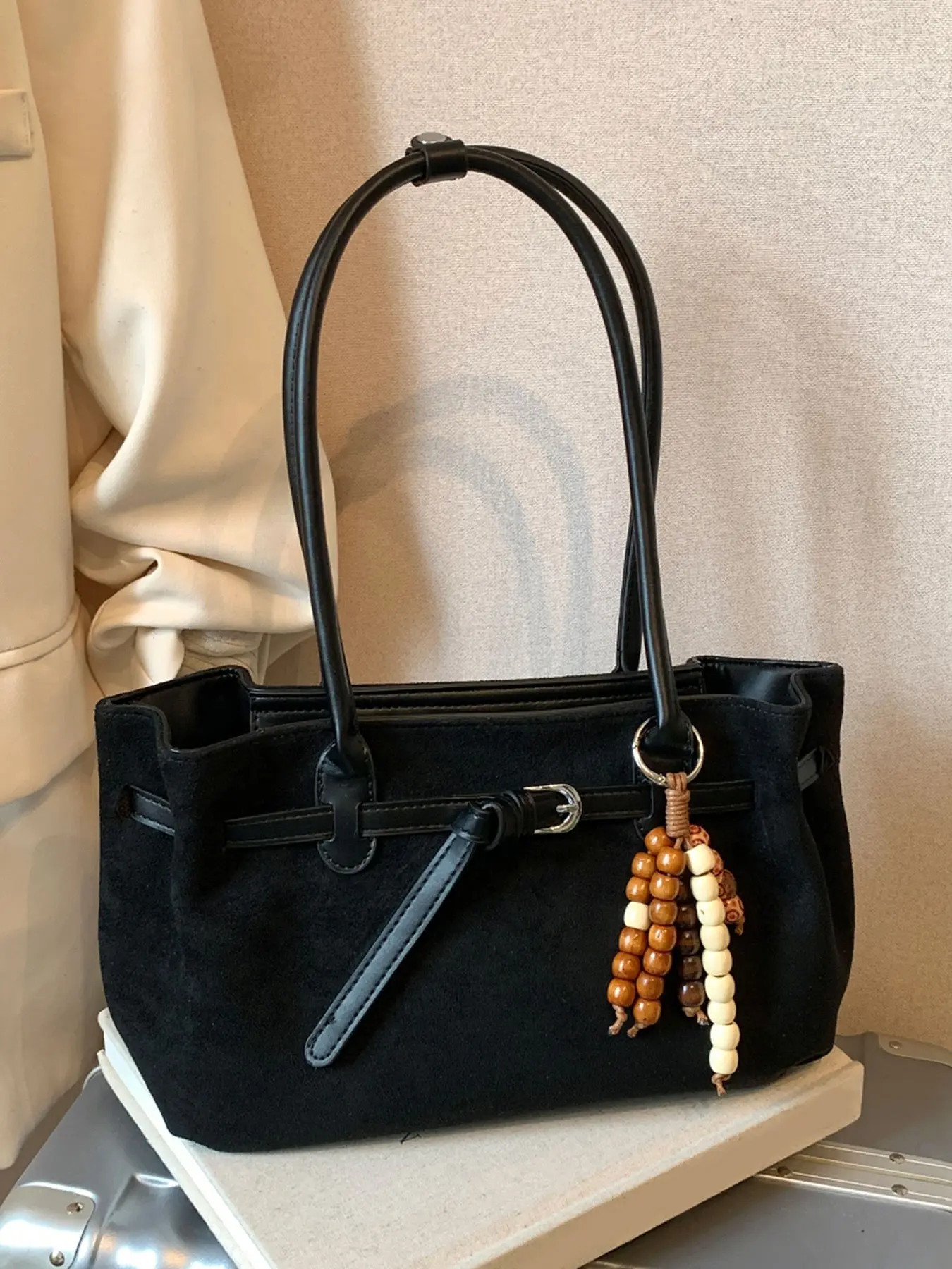 Large capacity retro versatile shoulder bag, simple imitation suede underarm bag, niche texture design bucket bag, personalized casual handbag, suitable for work, commuting, shopping, going out and gathering