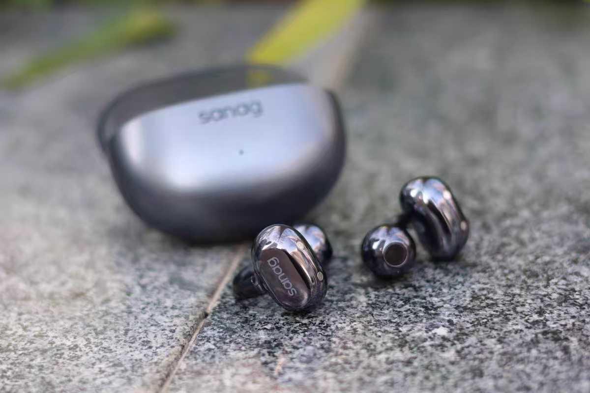 Item: Black, NO JEWELRY