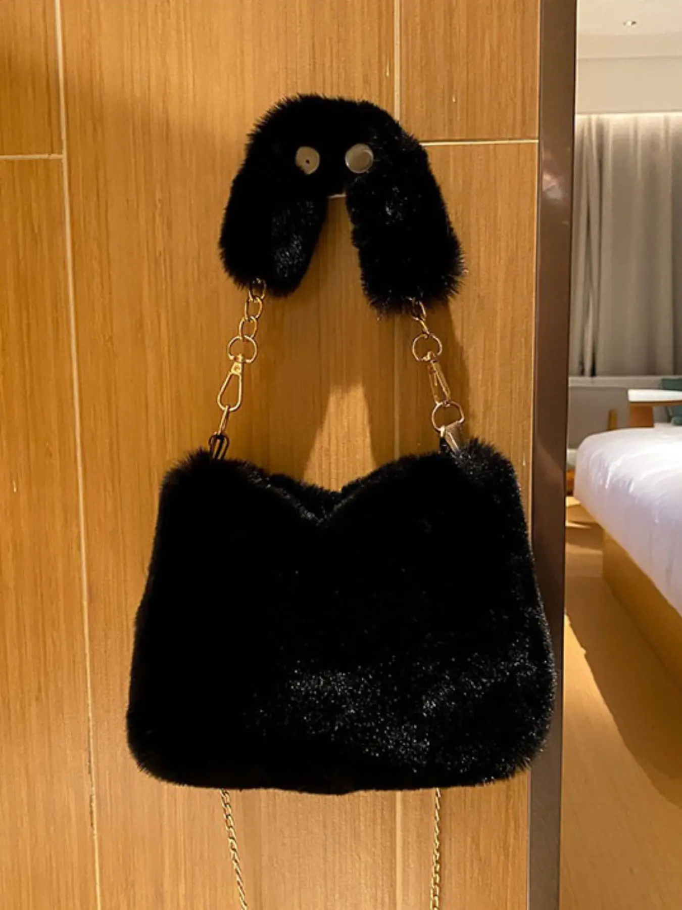 Y2K Plush Shoulder Bag 🎀 Fuzzy Checkered Purse with Chain Strap, Fashionable Crossbody Bag | Coquette & Retro Vibes for Fall