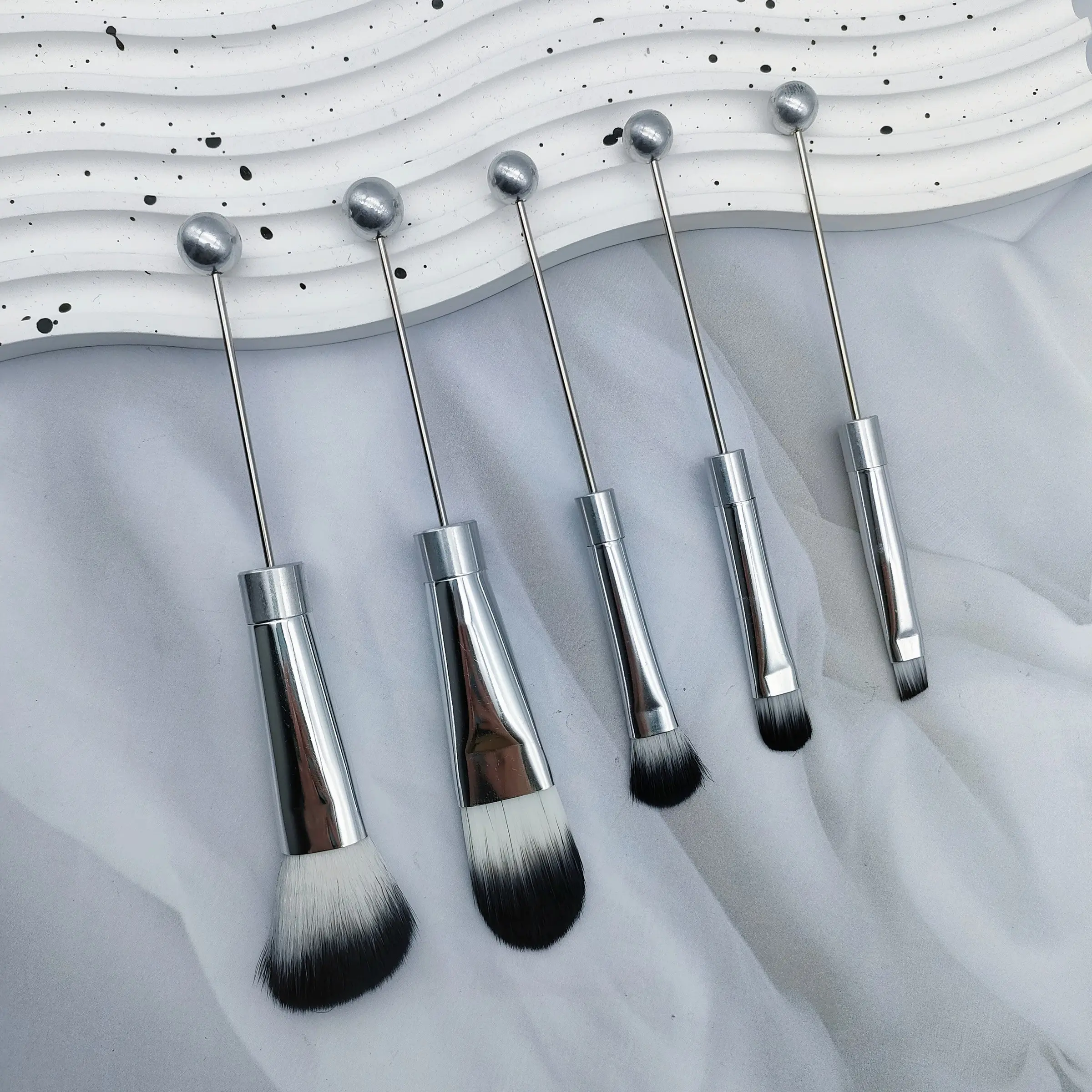 5pcs Makeup Brush Set, Different Sizes, Bead-Threadable Brushes, Portable Touch-Up Tool, High-Aesthetic DIY Kit, Gift for Girlfriend