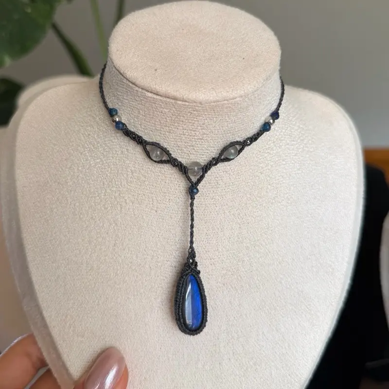 Handmade Macrame necklace with Labradorite and moonstone