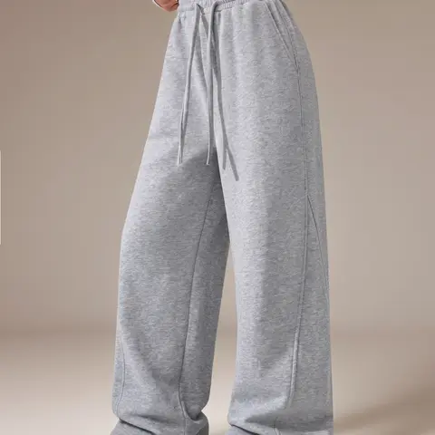 Women’s loose casual wide-leg sweatpants made from soft cotton blend fabric, featuring an elastic drawstring waistband and side pockets, suitable for everyday wear, sports, and home wear in autumn and winter.