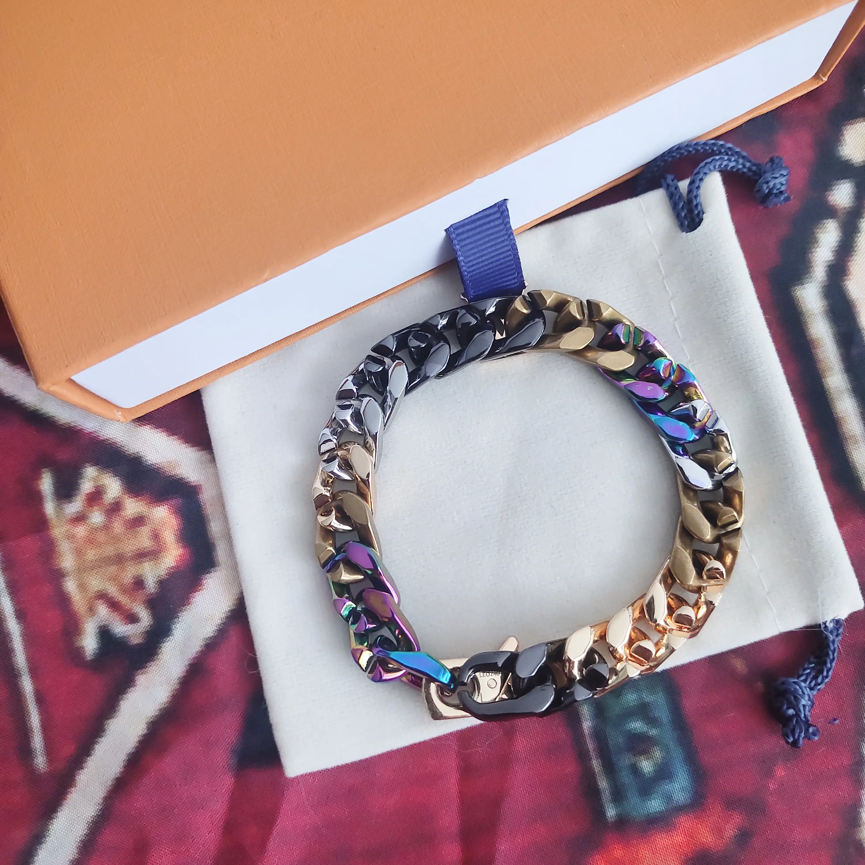 Designer high-end luxury unisex couple matching new model cool seven-color bracelet, fashion jewelry made of steel or titanium (includes elegant gift box)