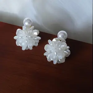Elegant White Hydrangea Flower Stud Earrings with Imitation Pearls for Brides Bridesmaids Wedding Party Formal Events Delicate Lightweight Hypoallergenic Jewelry for Women