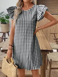 A women's plaid round-neck short-sleeve loose cropped dress with ruffles, featuring a fresh and casual style, suitable for comfortable everyday casual occasions like weekend family dinners or chatting at a cafe, Womenswear