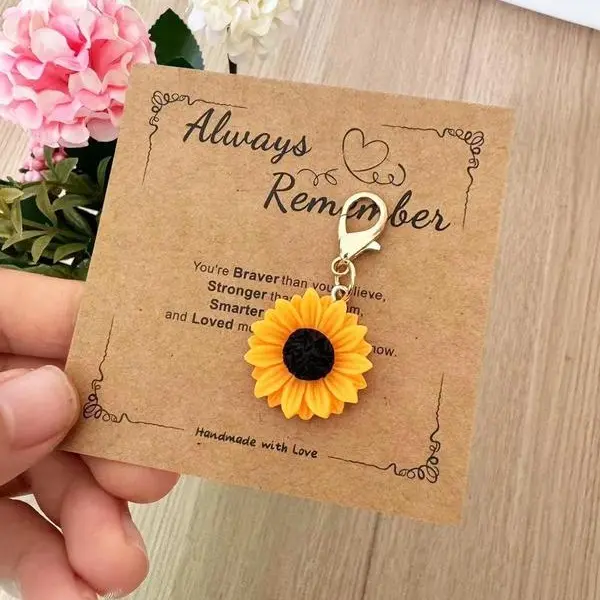Vivid Sunflower Design Fashionable Keychain with Gift Card, Cute Resin Material Flower Shaped Keychain for Women & Men, Fashion Personalized Keychain for Daily Clothing Decor, Birthday Gift Fall, Charms, Love, Fashion Accessory, Trendy Cute Keychain