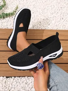 Women's British Style Slip-On Casual Shoes, Comfortable Low Top Flat Shoes, Round Toe Medium Width, All Season Wear, Fashionable and Practical, Slip On Lightweight
