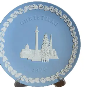 Wedgewood 1970 Christmas Plate Trafalgar Square and Lord Nelson with Elegant Design and Historical Significance