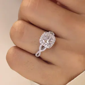 Exquisite Square Zirconia Ring for Elegant Brides, Engagement, Wedding, Party, Daily Wear, Valentine's Day Gift Luxurious Shiny Zirconia Rings