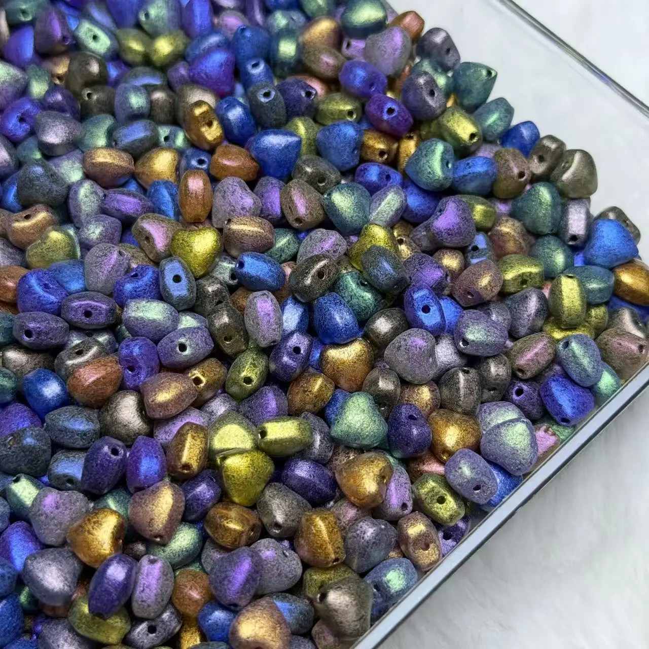 【A273】Pearlescent Vintage Heart‑Shaped Glass Beads, Suitable for Bead Stringing