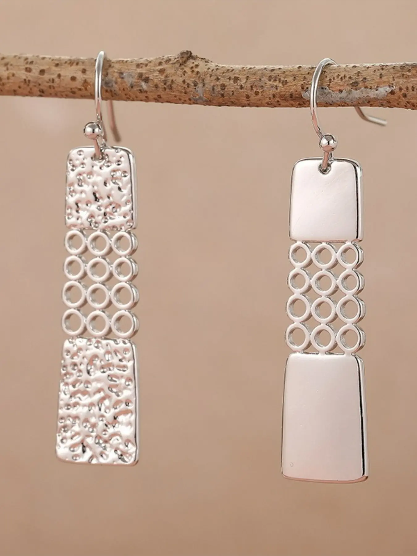 1 Pair of Silver Elegant Minimalist Earrings with Asymmetrical Geometric Waves, Suitable for Daily Wear and Banquets