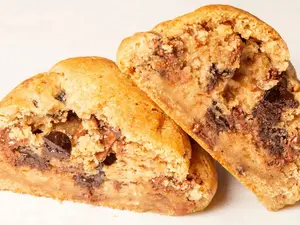 Classic Chocolate Chip Cookie 6 oz. 4-Pack Thick Gooey Creamy Texture Rich Decadent Snack Biscuit Bite
