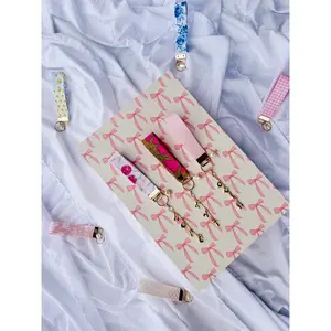 Preppy Cheetah Keychain - Classic Design, Features Gold Finish, Ideal for Everyday Use