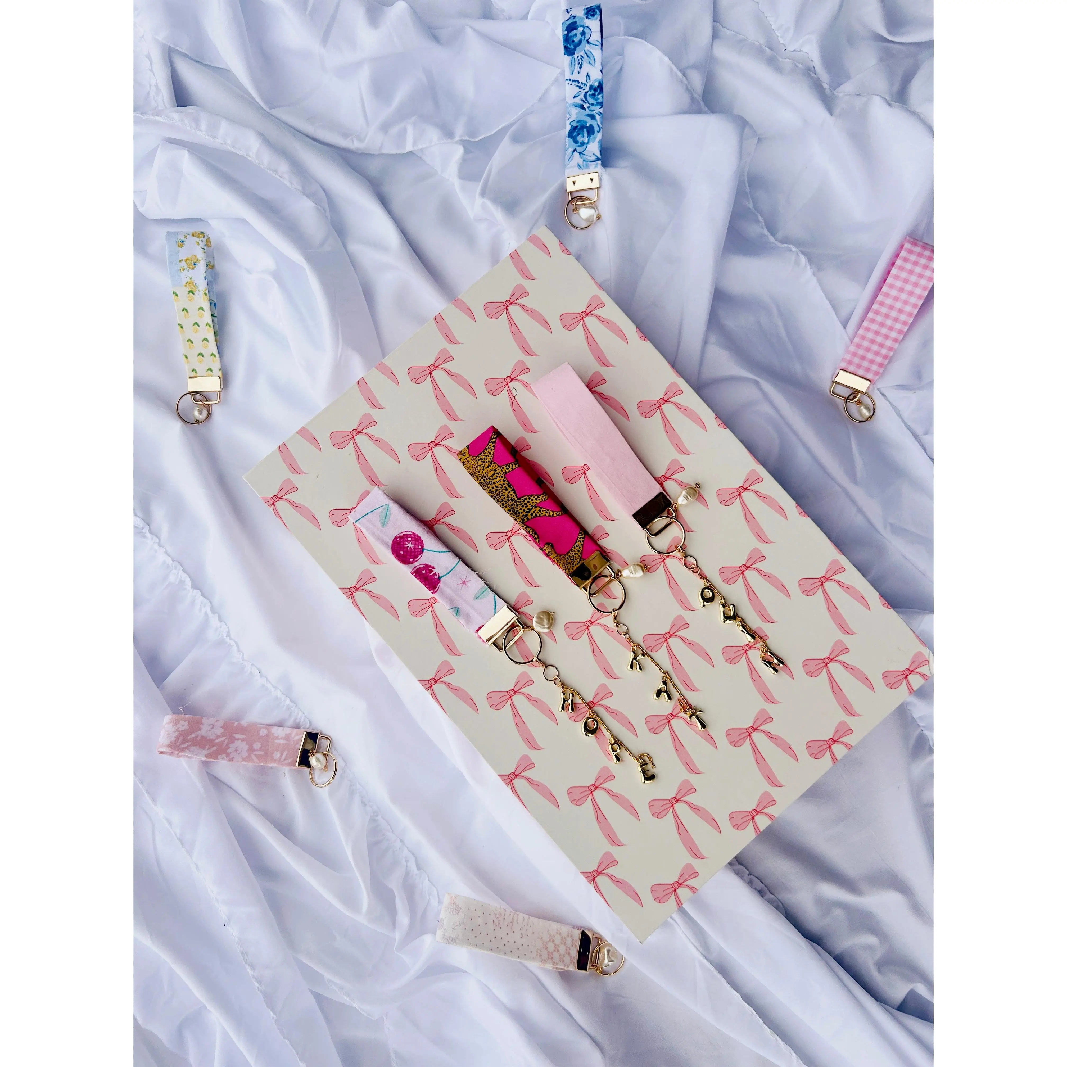 Preppy Cheetah Keychain - Classic Design, Features Gold Finish, Ideal for Everyday Use