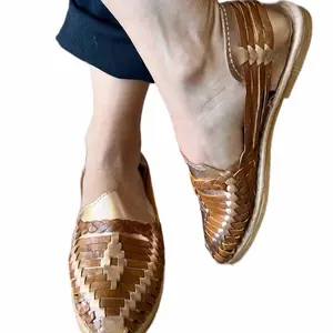 Plano de $35 - Mexican Leather Huaraches Handmade Flatform Women's Shoes with Butterfly Pattern & Closed Toe Comfortable Casualtrainers for All Seasons
