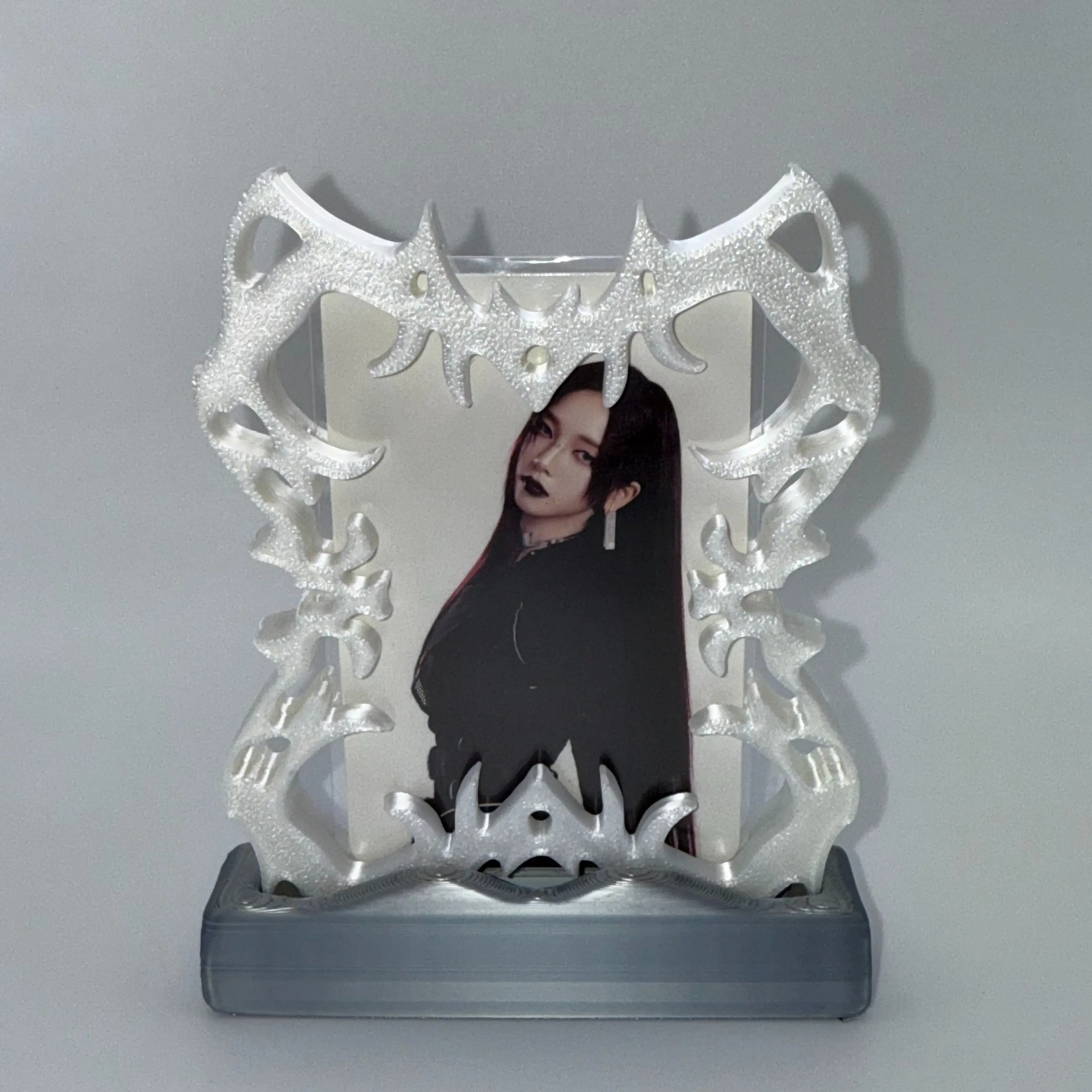 3D Printed Kpop Photocard Frame | Custom Holder | Card Display | Giftful Kpop Carding Decor